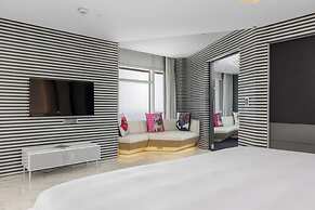 V Hotel Dubai, Curio Collection by Hilton