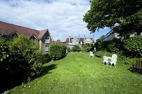 The Caledonian Island Hotel