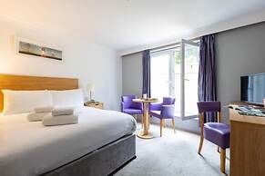 The Caledonian Island Hotel