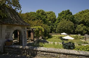 The Caledonian Island Hotel