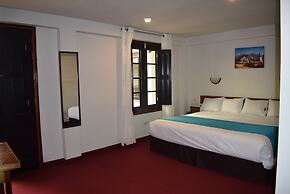 Colonial Plaza Hotel
