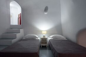 Cave Agapi Oia