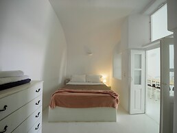Cave Agapi Oia