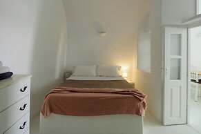 Cave Agapi Oia