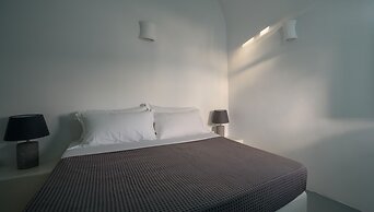 Cave Agapi Oia