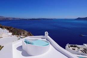 Cave Agapi Oia