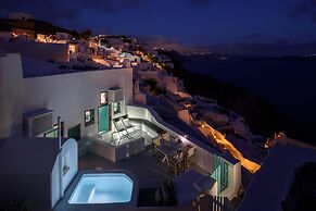 Cave Agapi Oia
