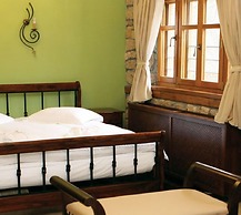 Roes Suites
