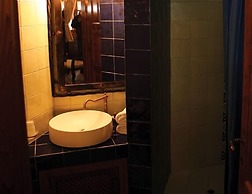 Roes Suites