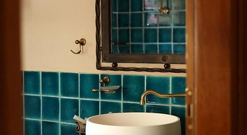 Roes Suites