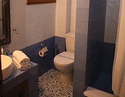 Roes Suites