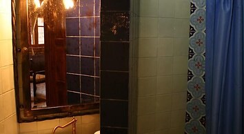 Roes Suites