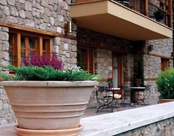 Roes Suites