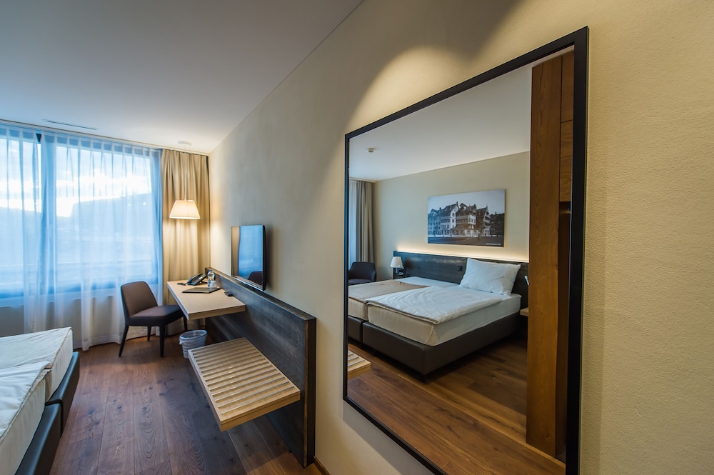 Hotel one66