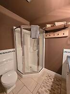 Madeira Park Oceanview Suites