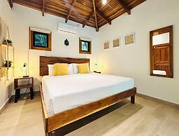Makanas Beach Bungalows