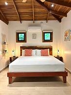 Makanas Beach Bungalows