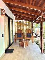 Makanas Beach Bungalows