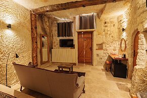 Canyon Cave Hotel