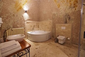 Canyon Cave Hotel