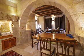 Canyon Cave Hotel