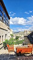 Canyon Cave Hotel