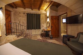 Canyon Cave Hotel