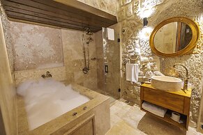 Canyon Cave Hotel