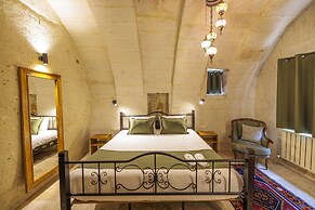 Canyon Cave Hotel