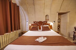 Canyon Cave Hotel