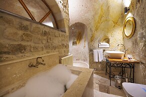 Canyon Cave Hotel