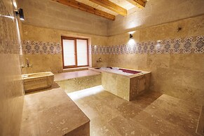 Canyon Cave Hotel