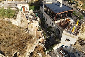 Canyon Cave Hotel