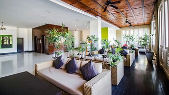 B2 Premier Hotel & Resort