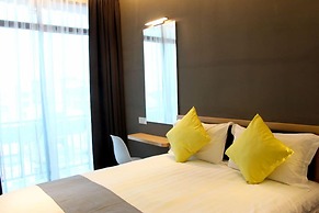 B Street Hotel