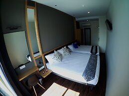 B Street Hotel