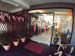 B Street Hotel