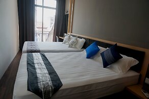 B Street Hotel