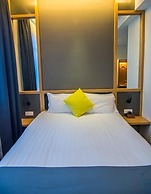 B Street Hotel
