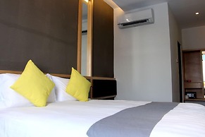 B Street Hotel