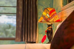 Barefoot Hotel Kalim Beach Front