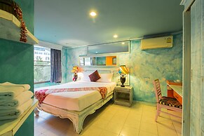 Barefoot Hotel Kalim Beach Front