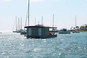Aqua Lodge