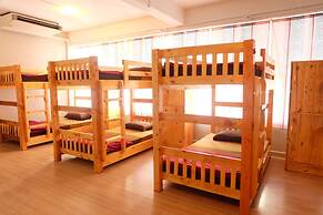 Plearn Hostel