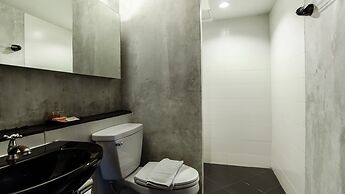 B2 Black Business & Budget Hotel