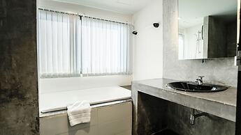 B2 Black Business & Budget Hotel