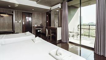 B2 Black Business & Budget Hotel