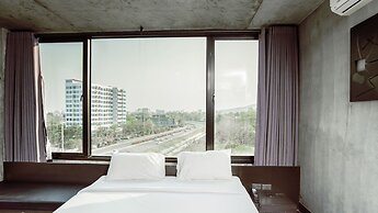 B2 Black Business & Budget Hotel