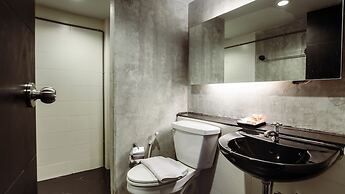 B2 Black Business & Budget Hotel