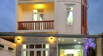 Center Homestay
